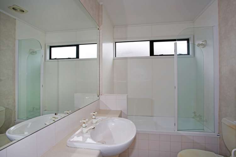 2/7 Ribbonwood Crescent Goodwood Heights_15