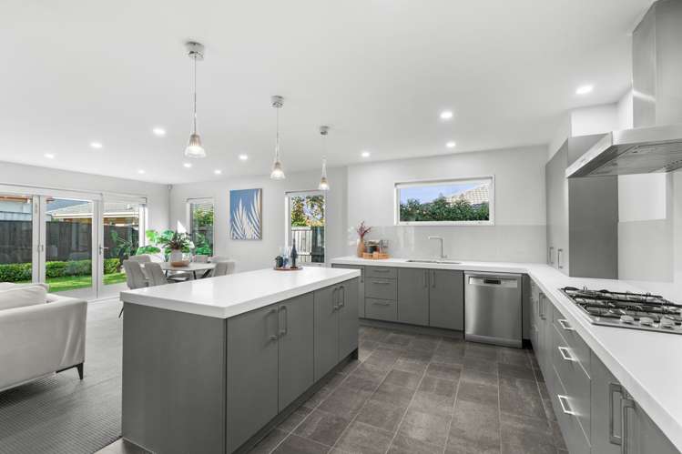 16 Riverbank Road Northwood_9