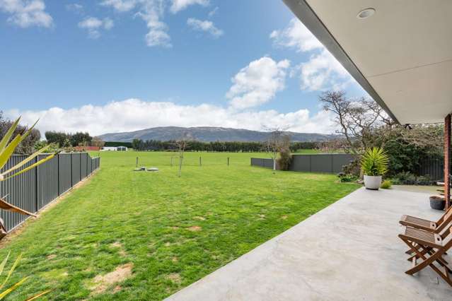 Family Living with Stunning Maungatua Views.