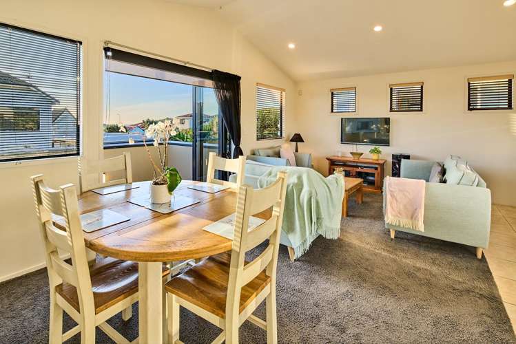 2 Toms Road Titahi Bay_4