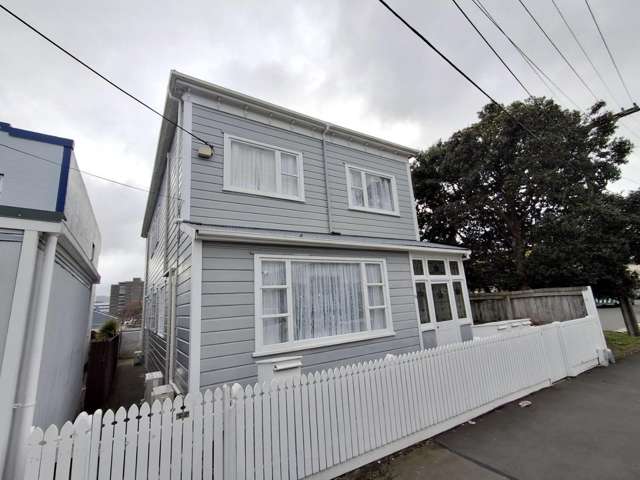 Central Newtown Flat
