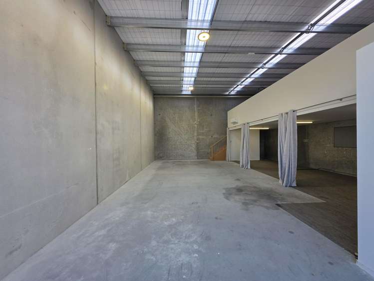2/7 Lake Bryndwr Lane Burnside_5