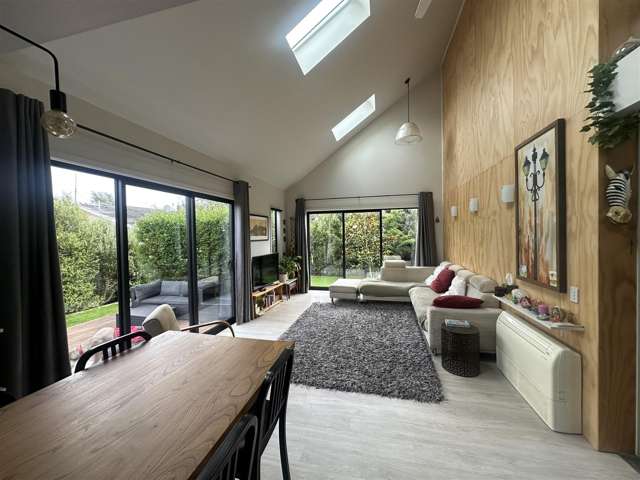 5 year old house with sub-dividable section