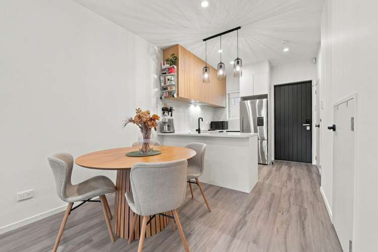 18 Kiato Lane Flat Bush_12
