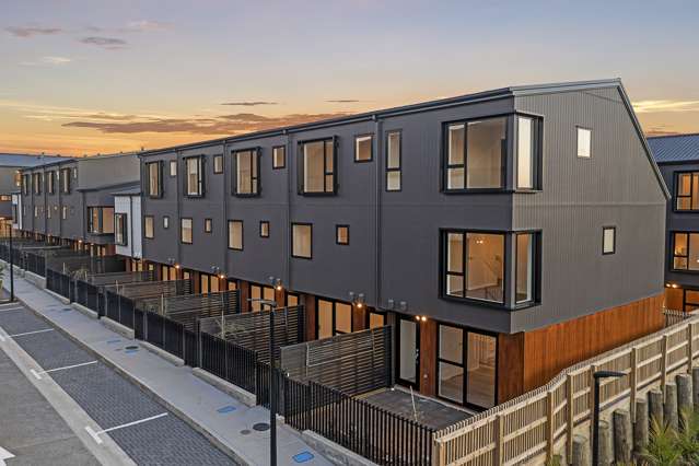 Upsized Brand New Family Townhouse in Henderson