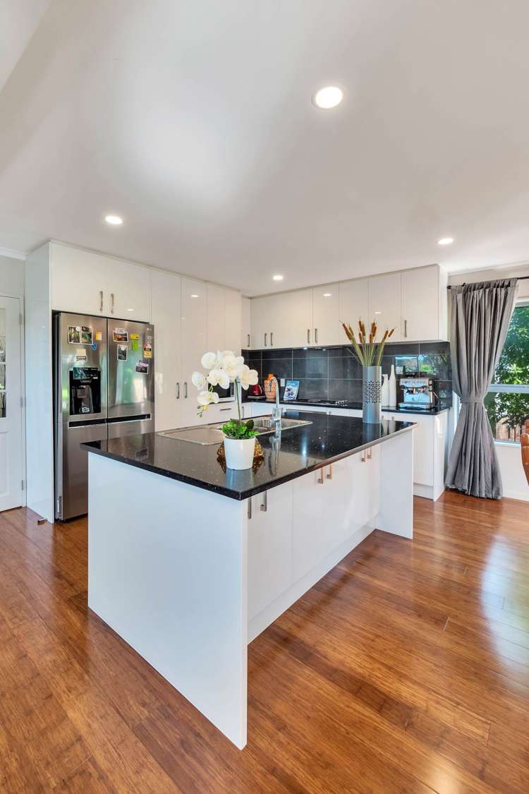 8 Coromandel Crescent Mairangi Bay_26