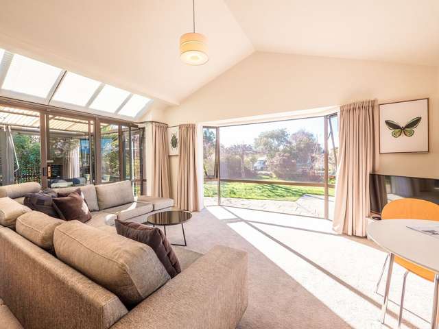 Sunny, modern 2BR Home in Mapua!