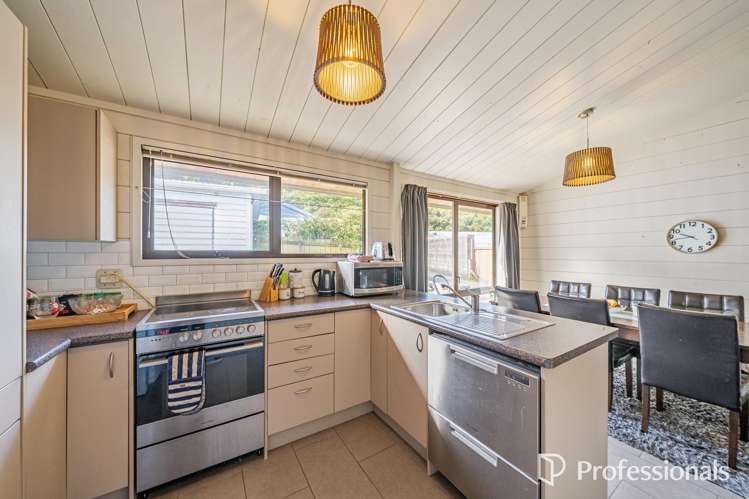 41 Antrim Crescent Wainuiomata_3