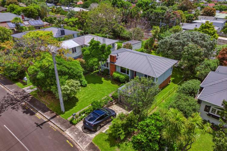 1 Caughey Place Mount Albert_17