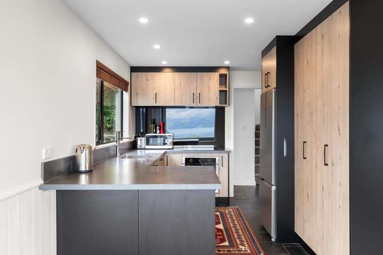 15 Caples Place Fernhill/Sunshine Bay_4