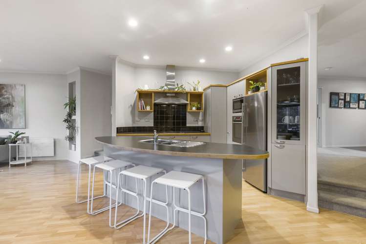 8 Louvain Place Greenhithe_15