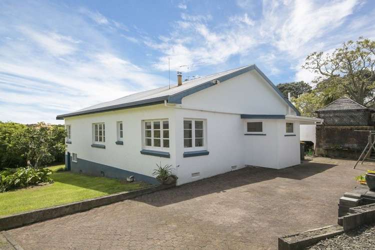 839 Ridge Road Riverhead_10