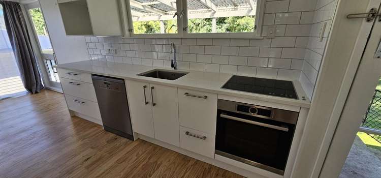 5 McPhail Street Birkdale_12