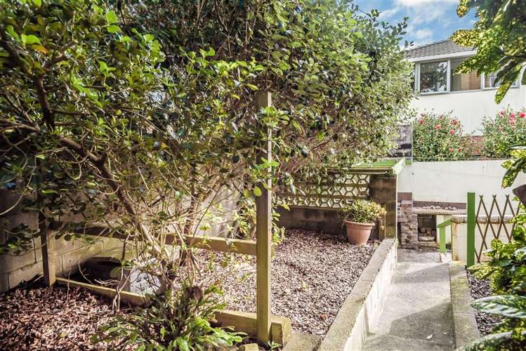 2/115a Landscape Road Mount Eden_10