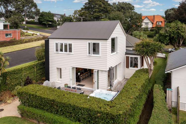 8 Summit Drive Mount Albert_34