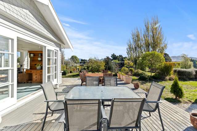 Picture Perfect Magical Setting on 7092m2