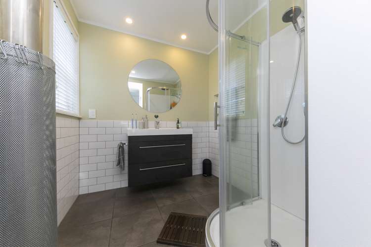 14 Highland Avenue Titirangi_5