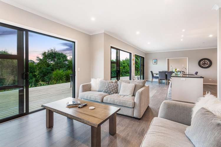 42 Leebank Crescent Riverhead_11