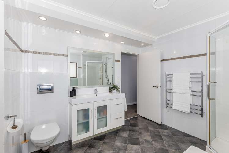 7 King Charles Drive Kingsley Heights_23