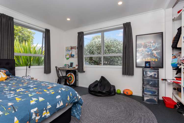 32 Queen Mary Avenue New Lynn_12