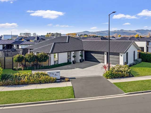 Comfort, Convenience & Triple Garaging
