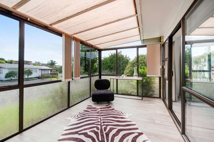 2/4 Eagle Place Red Beach_5