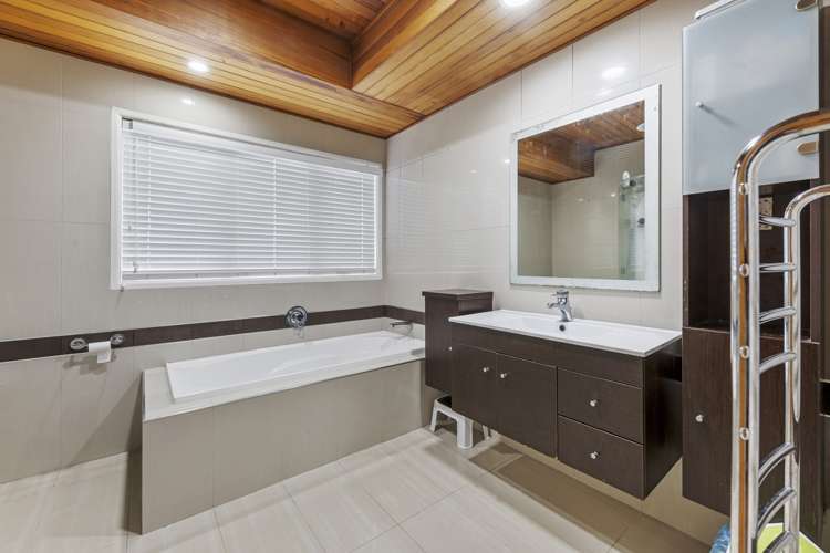 8 Copperfield Terrace Mellons Bay_22