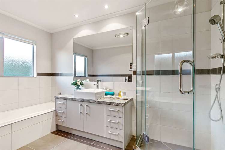 12 Chard Place Flat Bush_13