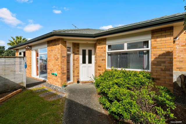 21 Chesterfield Way Orewa_1