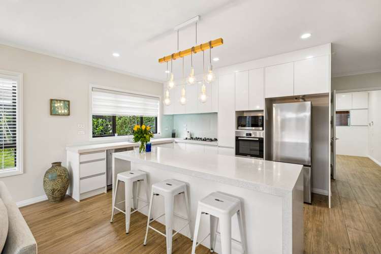 84 Intrepid Crescent Beachlands_6