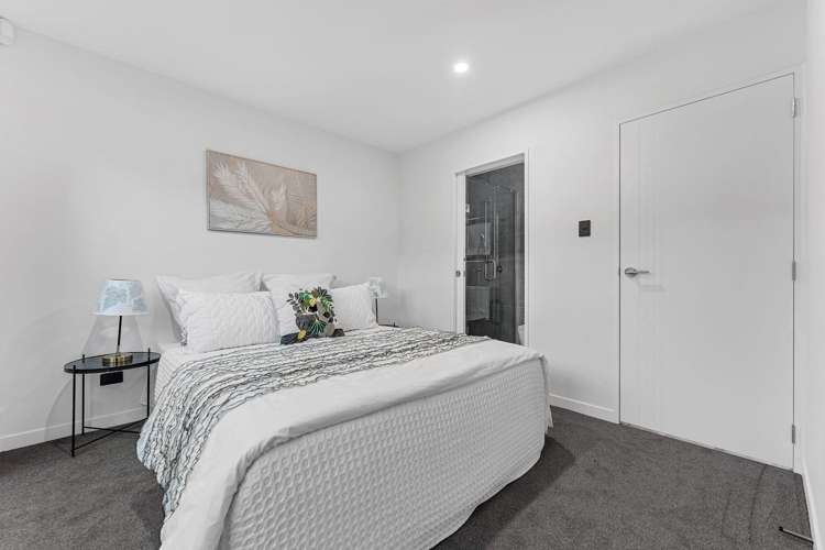 98a Royal Road Massey_13