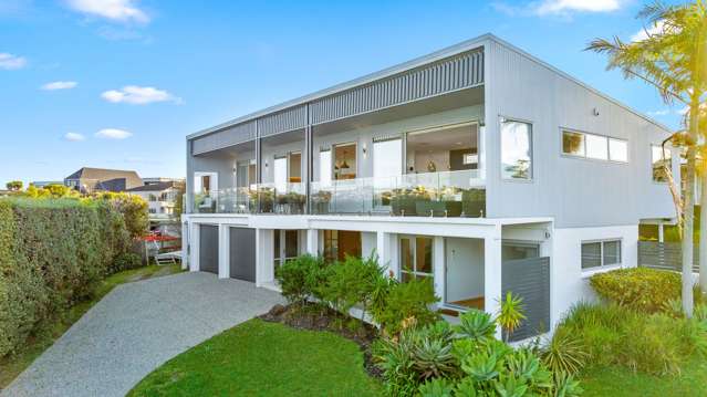 Luxury in Macleans over 1,000 sqm Freehold