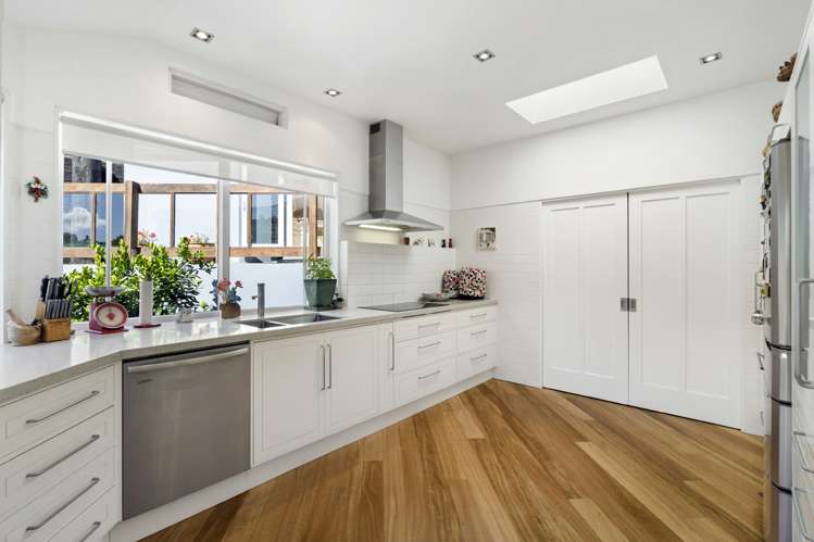 8 Herrings Cove Place Titirangi_9