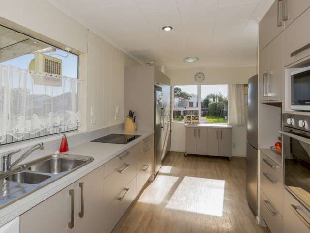 18 Makarini Street Paraparaumu_1