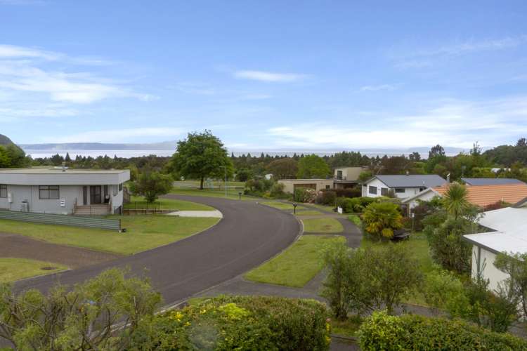 16 Rowena Crescent Motuoapa_19