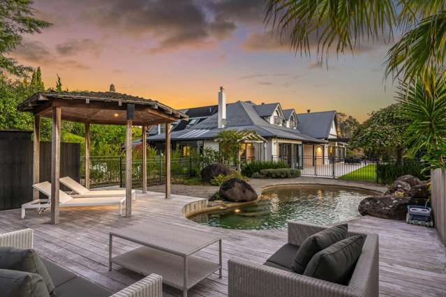 Luxury - Located 10 minutes to Kristin - Look now!