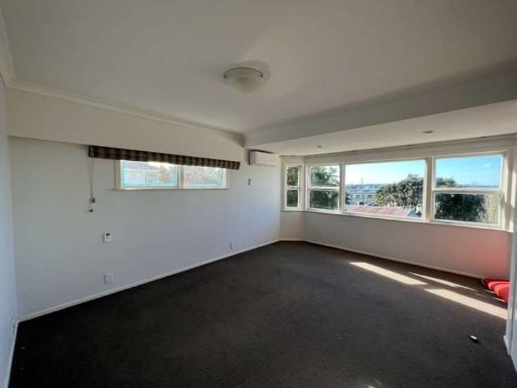 22 Tiroroa Avenue Te Atatu South_12