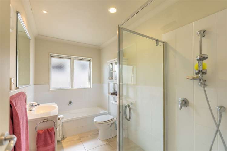 2 Arthur Close Clive_5