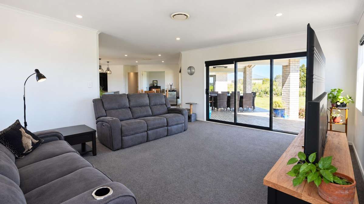 380 Churchill East Road_2