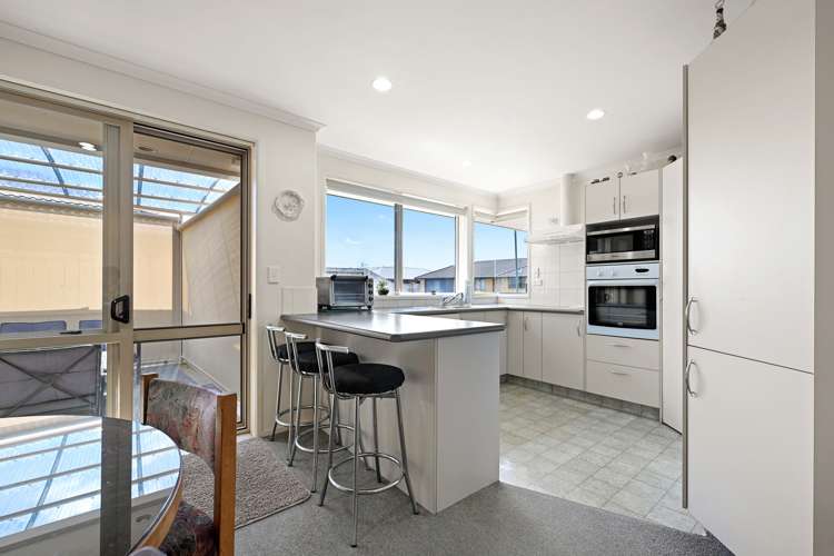 6 Saint Johns Avenue Hamilton East_6