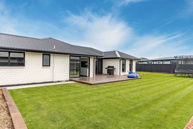 13 Bonecrusher Street Lincoln_19