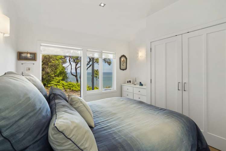 8 Herrings Cove Place Titirangi_26