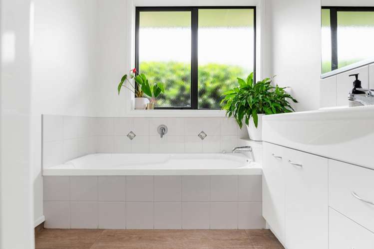 8 Parkside Drive Huntington_15