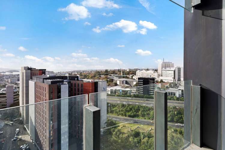 1302/18 Saint Martins Lane Grafton_12