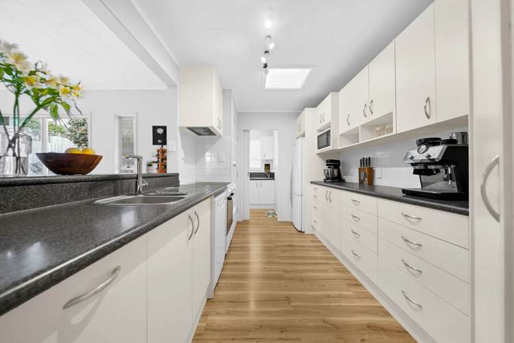 42 Lavery Place Sunnynook_6