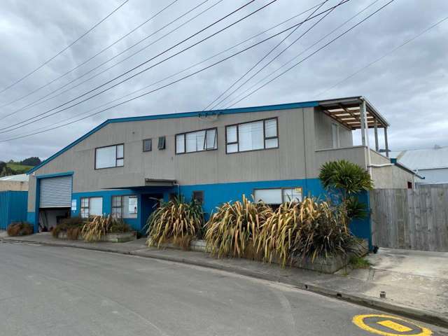 Industrial unit close to Port Chalmers