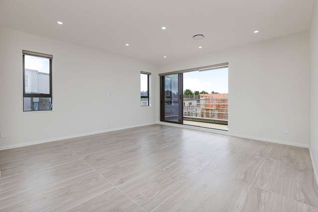 27 Bremner Ridge Street Flat Bush_2