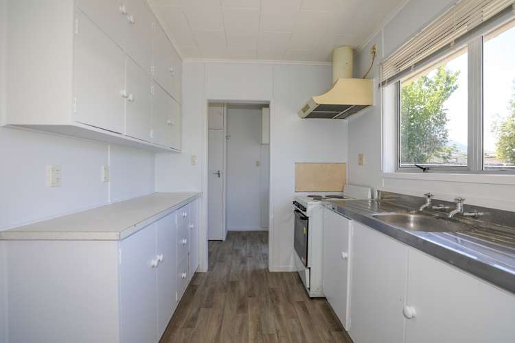2/229 Taharepa Road_5