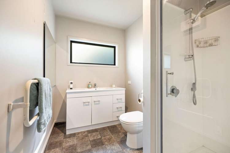 18a Cameron Place Fernhill/Sunshine Bay_12