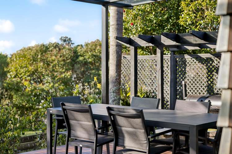 16 Almond Grove Greenhithe_3